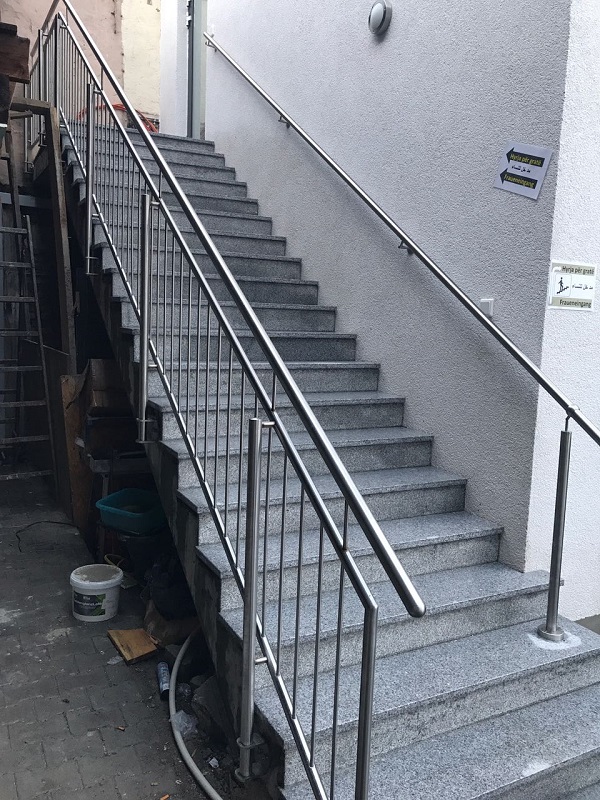 Geschweißtes Treppengeländer und Handlauf Modell "Ronde" mit Pfosten
