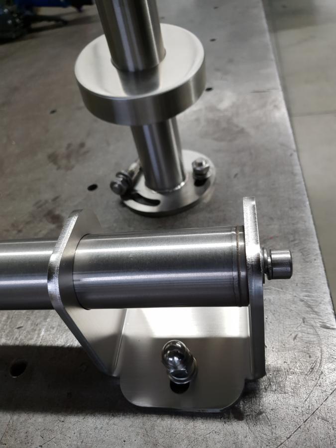 Foto: Ronde am Boden mit Abdeckrosette und Wandanker